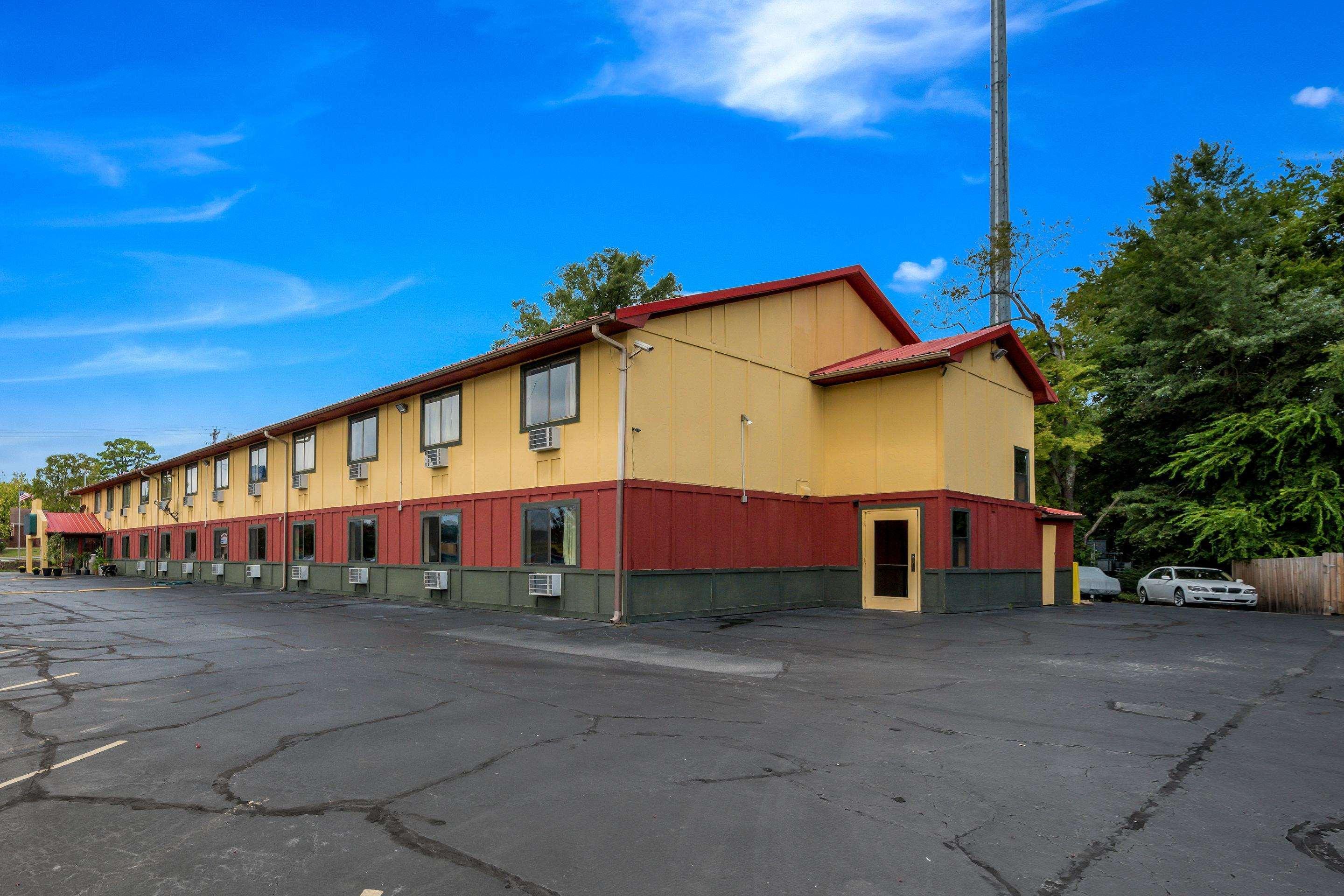 Rodeway Inn Benton Exterior photo